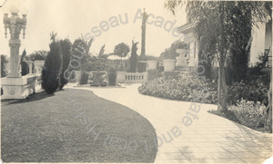 Image of Alexander Estate, Los Angeles; walk should be straight