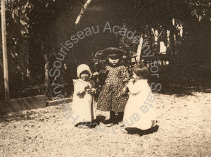 Image of Polhemus family toddlers in an orchard