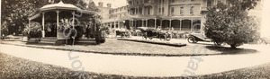 Image of Autoclub cars and members in the gazebo at the Hotel Vendome