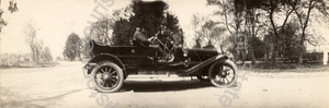 Image of Automobile paused on the road