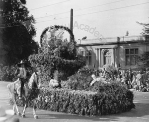 Image of Float in the Rose Parade, possibly Sunkist