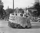 Image of Temple Laundry float in the Rose Parade