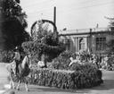 Image of Float in the Rose Parade, possibly Sunkist